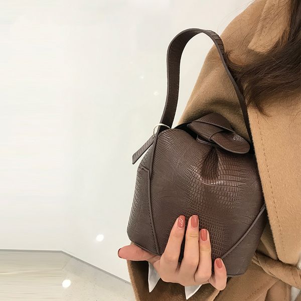 

2020 new vintage crocodile-print handbag one-shoulder slant bucket bag