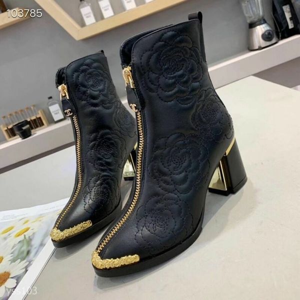

europe and america 2019 female vintage middle with thick pointed leather ankle boots winter single boots 2019 new net red martin boots, Black