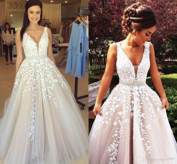 Abiti da sera lunghi champagne 2020 Nuovo sexy scollo a V moderno Applique in pizzo Tulle Backless Occasioni speciali Abiti Vendita calda Prom Pageant Dress