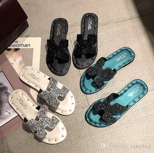 

in the summer of 2019, the new fashion is to wear cool slippers outside, female beach sequins, flat bottom, and xiemule, Black
