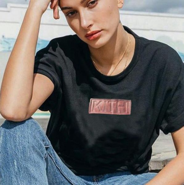 

Kith Letter Chocolate Print Womens Summer Designer Tshirts Crew Neck Short Sleeve Female Clothing Fashion Style Casual Apparel
