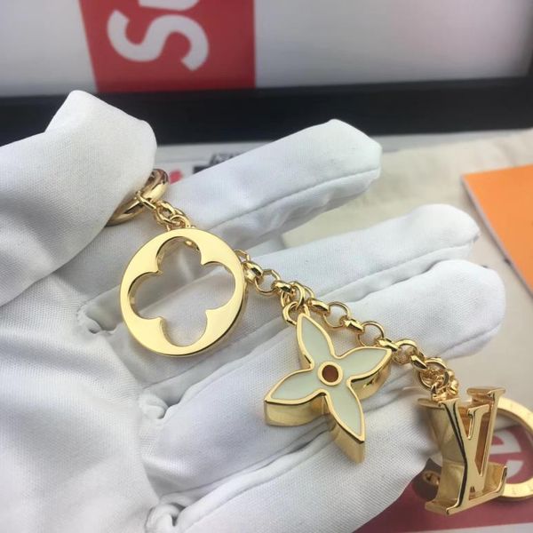 

2020 new original box luxury luggage key chain designer wallet pendant bag fashion key chain 001, Silver