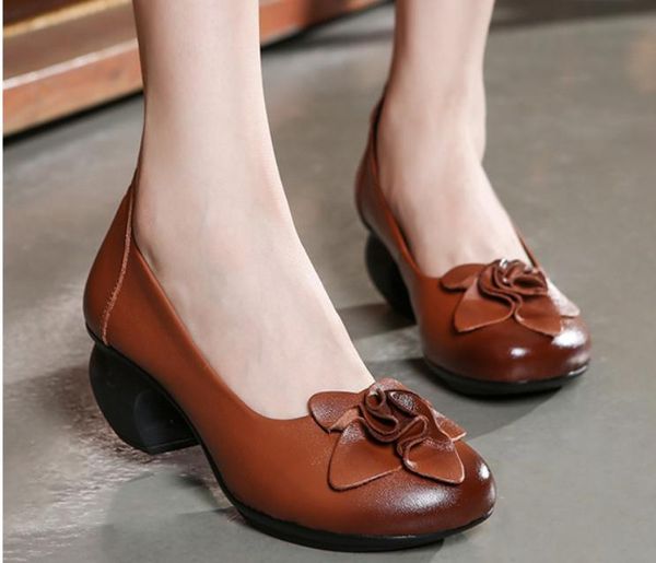 

2019 women's shoes in spring and autumn with new style middle heel coarse heel round head flower mother shoes @2616, Black