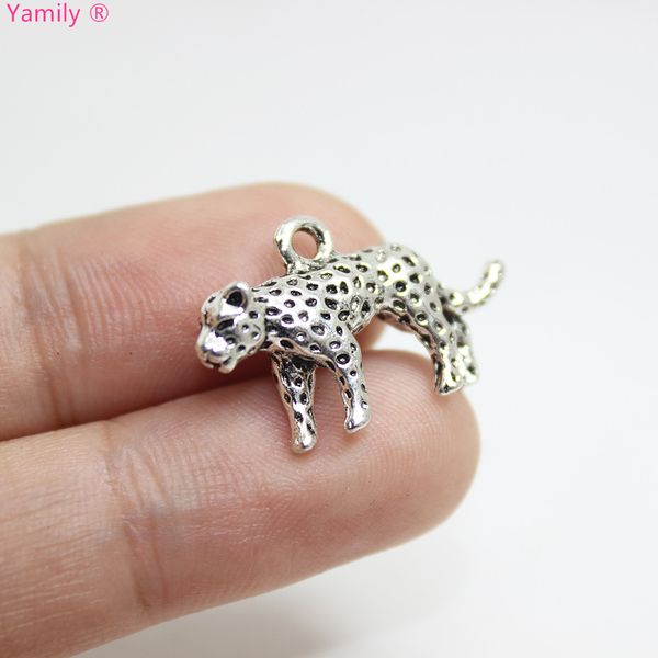 

10pcs--14x25x5mm antique silver tone leopard 3d beautiful details charms pendant