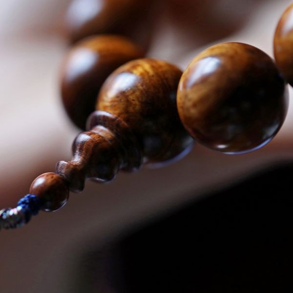 

Pi ce yellow flower and pear hold 18mm women 039 hand tring water wave grimace ea yellow old material andalwood male buddha b