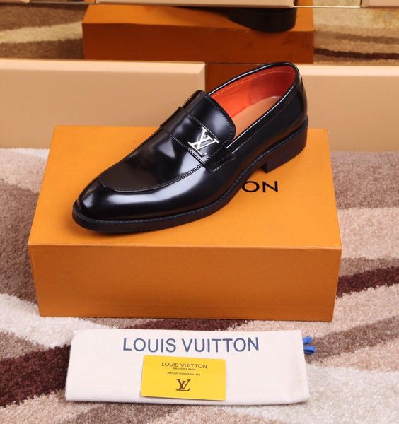 

Snowboards e botas de esqui watch_b