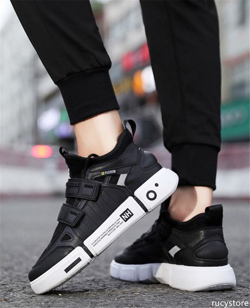 

2020 fashion designer shoes triple s sneakers cool sole stitching wild sneakers three color men running outdoor shoes