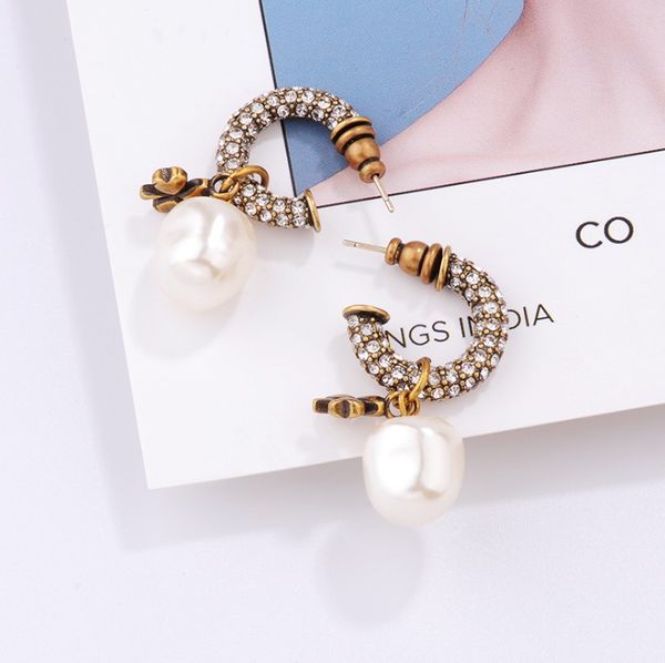 

2020 популярные ретро алмаз письмо серьги жемчужный кулон европейский и американский высокого класса роскошные и элегантные подарки, Silver