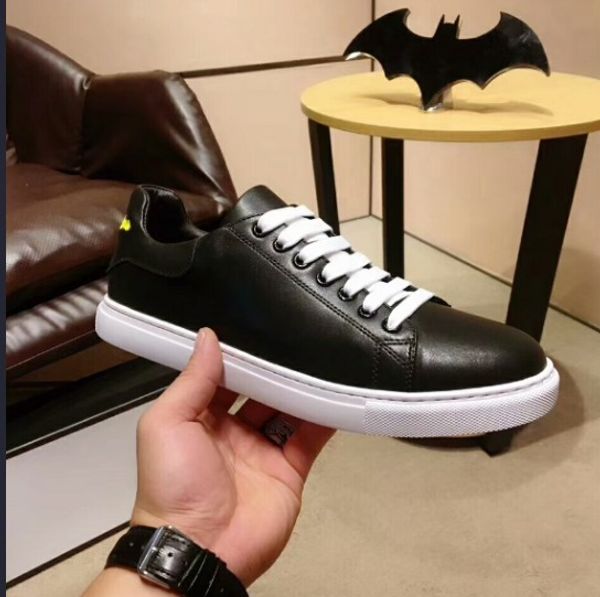 

new designer new personality men casual sneakers white leather sneaker embossed g flat black shoes with box