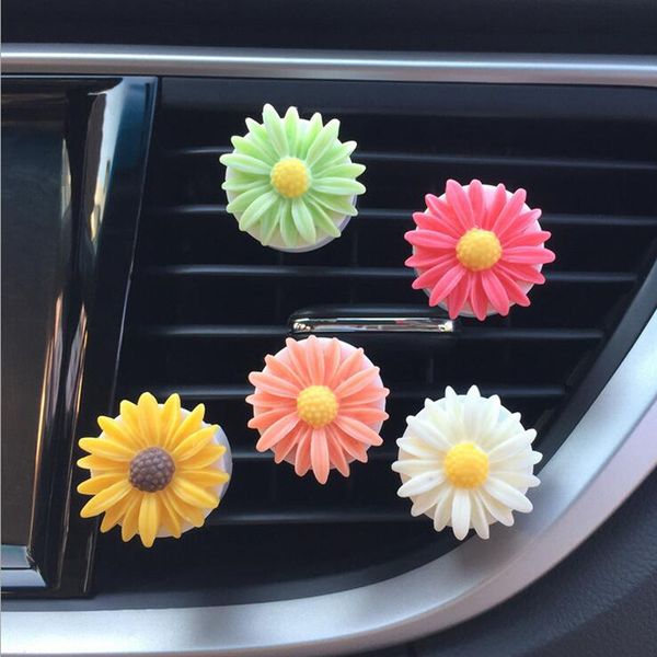 

2018 new car air freshener small daisy wind clip car perfume odor air conditioning export perfume clip accessories gift