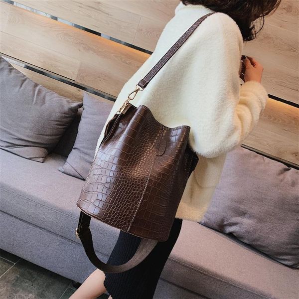 

swdf vintage кожа stone pattern crossbody сумки для женщин 2020 новый мешок плеча мода сумки и кошельки на молнии ковш сумки