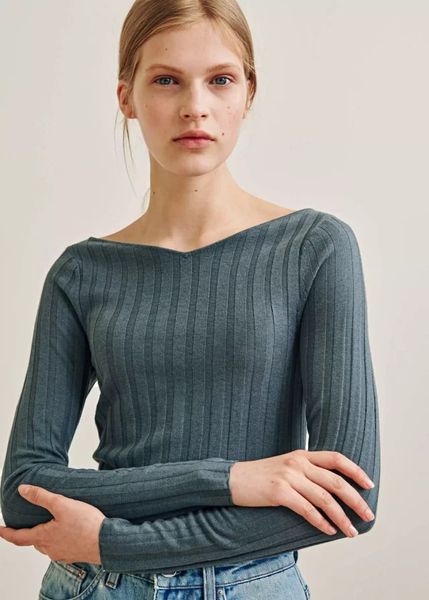 

19 early spring new two-color base women sweater, White;black