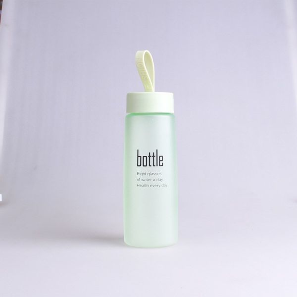 

simple letter plastic water bottle 500ml blue pink green custom logo pc fall resistant material wheat straw protection cover r796