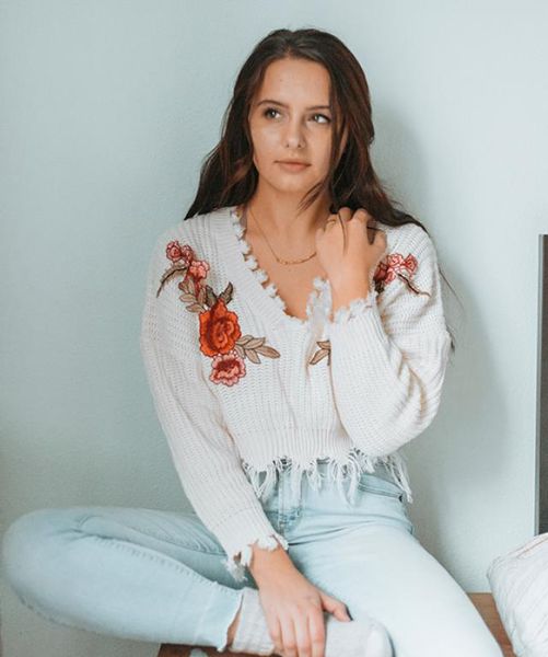 

spring and autumn europe and the united states explosive women's embroidered applique v-neck tassel short knit pullover sweater, White;black