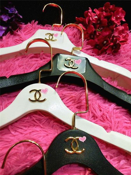 

square peg clothes rack fashion logo coat hanger wardrobe decorate black non-slip hanger cracked plastic designer rack