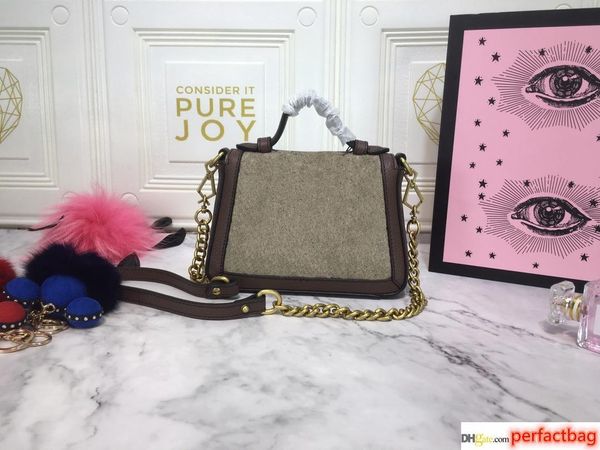 

the mini handbag is soft in structure. the size of the 20 cm has a lovely upper body, can be carried, slanted, and has a great capacity