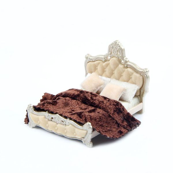 

1:25 european style double bed toys model miniature bedroom decoration