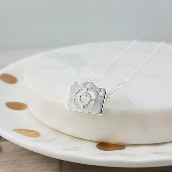 

gold/silver love camera necklaces cute pgraphs pictures shooting clavicle jewelry accessory necklaces for favors