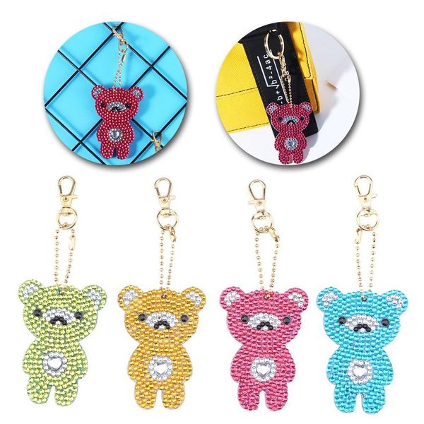 4pcs / Conjunto completo Rhinestone Little Bear Keychain Diy Pintura Chaveiro broca Mulher Bag Ornamento de suspensão Car Chaveiro Pingente