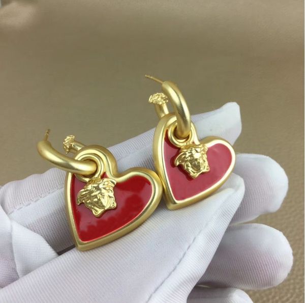 

selling classic red love earrings in 2020, fashionable temperament, elegant ladies jewelry, high-end luxury, elegant gifts, Silver