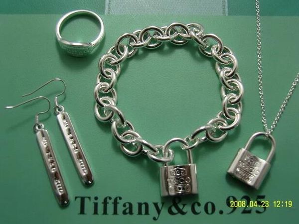 

New 2019 Brand designer Tiffany925 Silver fashion jewelry necklace and bracelet original packaging gift boxes Round beads Set with box
