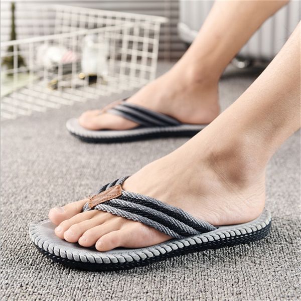 

2019 new summer fashion men's slippers comfortable pinch non-slip rubber soles beach sandals men's slippers t10, Black