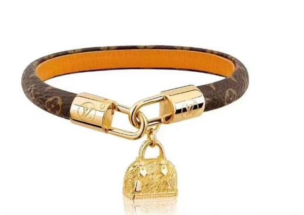 

Fa hion loui leather bracelet for men woman de igner wri tband leather flower pattern bracelet pearl jewelry with box