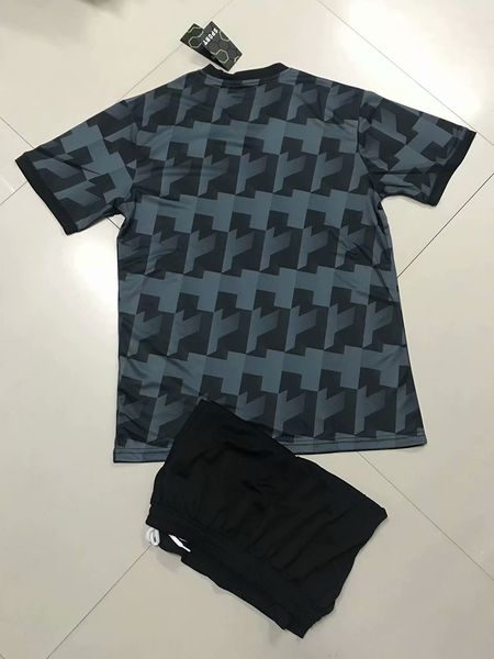 

2019 men training football sets with shorts uniforms reversible football jerseys for that home and away look kits sports b45-17, Black;red