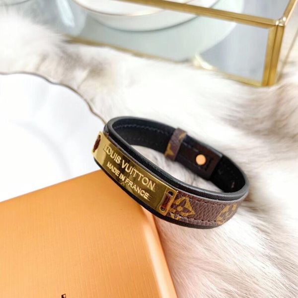 

Charm Bracelets alex_ani