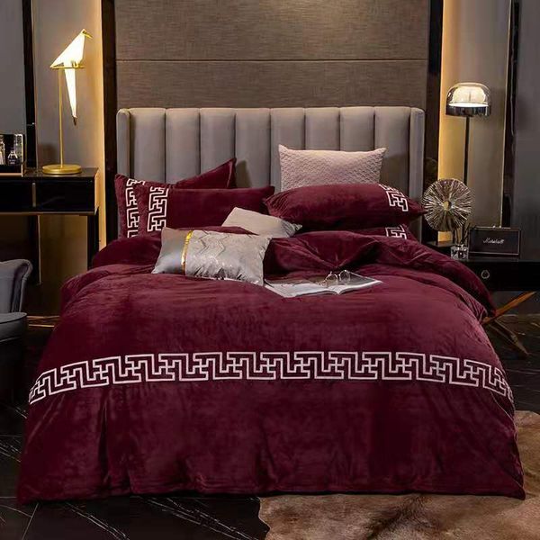 

new european-style embroidery bedcloth simple solid color bedding set warm baby cashmere velvet norble jacquard bed linen 4pcs/set king