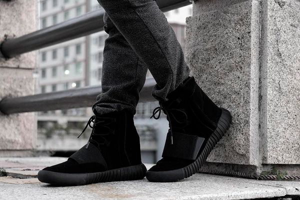 

Горячие Продажа новый Mens 750 Blackout на открытом воздухе тапки, Kanye West обувь Горячий пр