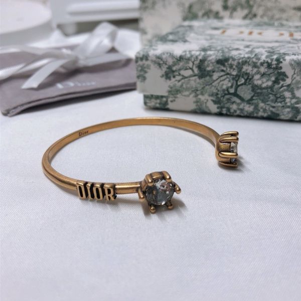 

Новый дизайнерский браслет из дамской и женской титановой стали с открытием модн