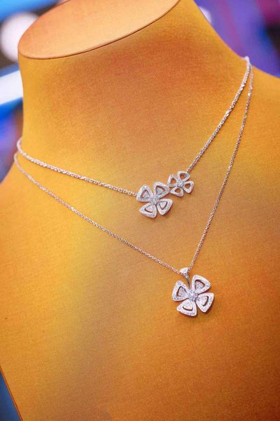 

s925 sterling silver new four-leaf clover noble temperament necklace high-end custom luxury equipment price beautiful atmosphere