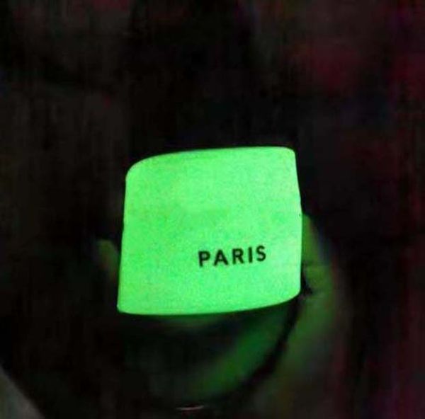 

Высококачественные флуоресцентные тапочки Сандалии Слайды Дизайнерская обувь Hu