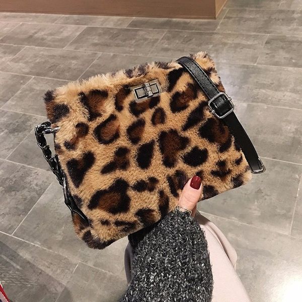 

korean version of the shoulder slung bag lingge 2019 autumn and winter new wave fashion plush bag elegant lady