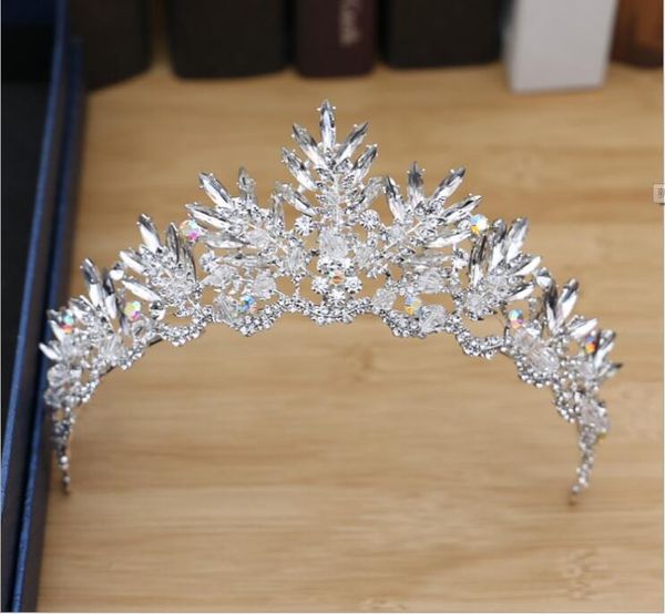 Günstige Glänzende Party Tiara Klare Kristalle König Königin Krone Hochzeit Braut Kronen Kostüm Art Deco Prinzessin Leistung Tiaras Kopf Pi270c