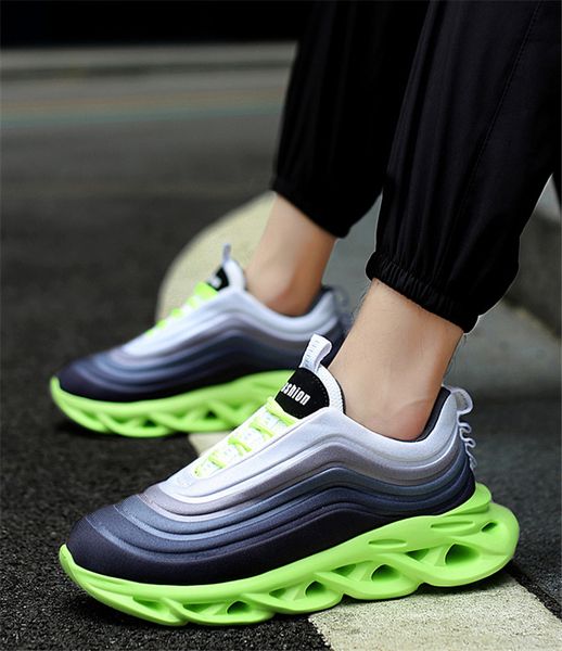 

2020 wholesale wild breathable fashion designer shoes sneakers tri-color stitching sneakers men's lightweight running shoes 40-45
