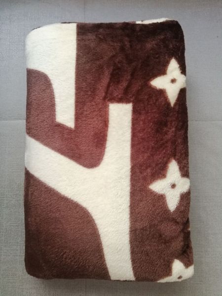 

2019New Хорошего качество коричневого цветок известного образец L мягкое одеяло фланель толстого одеяло диван / кровать / путешествие одеяло