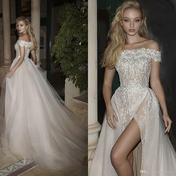 Abiti da sposa linea A con spalle scoperte con applicazioni in pizzo Abiti da sposa con spacco laterale in tulle Dany Mizrachi Abito da sposa con strascico vest236Q