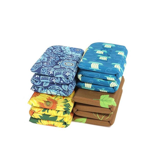 

wrapped beautifully folded cushion portable park picnic mat moisture-proof compartment cool park pad for outdoor dinner