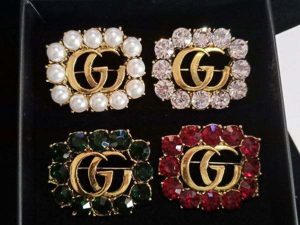

Europe and america luxury de ign pin brooche gold plated latter brooche pin for men women for party wedding nice gift