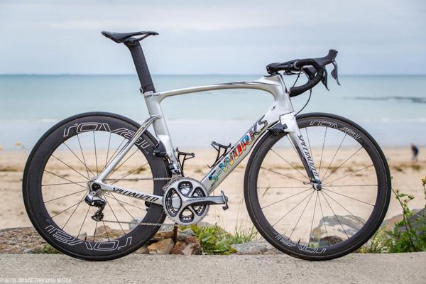 

Peter Sagan Copmplete bike full Bicycle VIAS carbon road frames with 105 R7000 Groupset 50mm carbon wheels Novatec A271 hubs free shipping