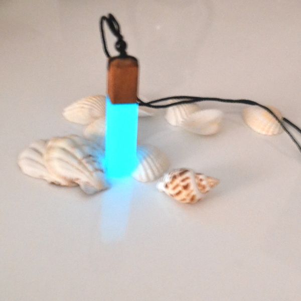

special gift luminous necklace pendant at night solid wood resin material suitable for men and women to wear jewelry sweet07, Black