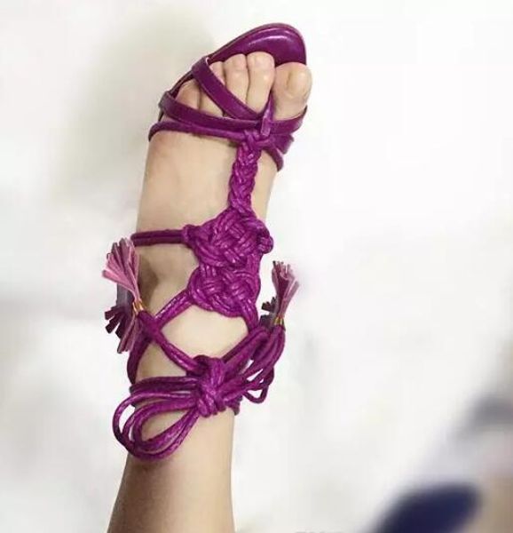 Горячая распродажа-сандалии кожаные высокие каблуки siila правители фиолетовый красный цветок обувь лето задний ремень женщины насос секс тонкие каблуки обувь