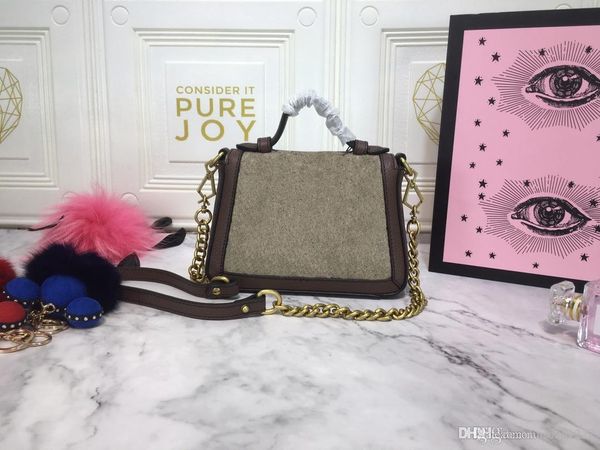

the mini handbag is soft in structure. the size of the 20 cm has a lovely upper body, can be carried, slanted, and has a great capacity