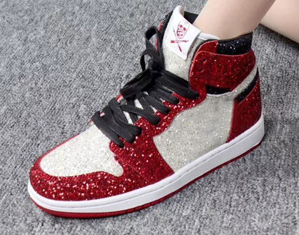 

with box new 1 high og xc2 north pole chicago red and white glitter mens basketball shoes 1s womens sports sneakers size:36-47.5
