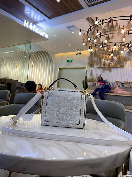 

2019 new designer handbag female slung outdoor mobile phone clutch bag fashion double-sided lamb hair casual atmosphere wild practical200e#