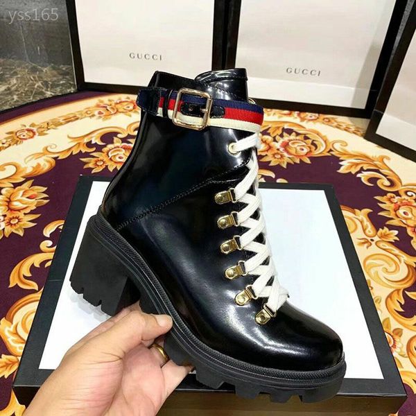 

european stars with the same short boots plus velvet martin boots female english style 2019 new autumn and winter leather thick heel, Black