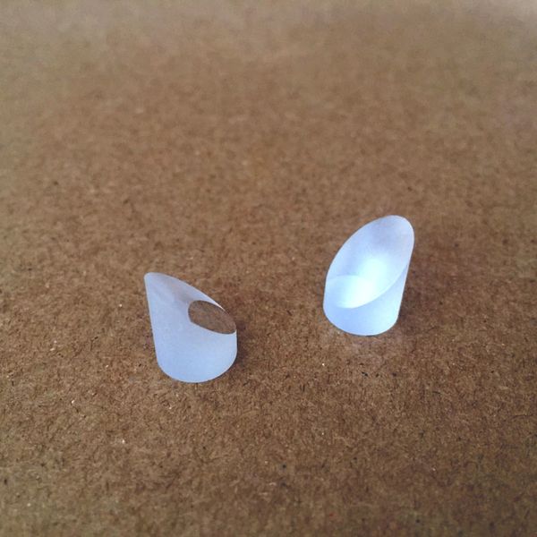 

диамеѬ 9mm опиекого екла линз клин пѬизма  плоким наклоннм оѬажаим пѬ