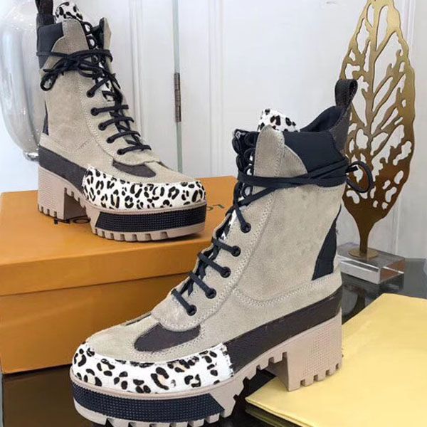 

2020 fashion luxury designer brand women's boots fashion letters knit socks casual martin boots hiking outdoor ladies winter boots w2, Black